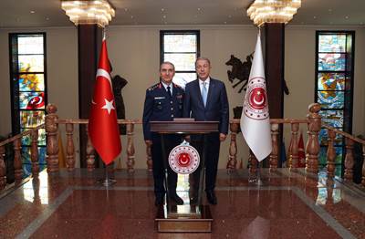 Millî Savunma Bakanı Hulusi Akar, Veda Ziyareti Kapsamında Deniz Kuvvetleri Komutanı Ora. Adnan Özbal ve Hava Kuvvetleri Komutanı Org. Hasan Küçükakyüz’ü Kabul Etti